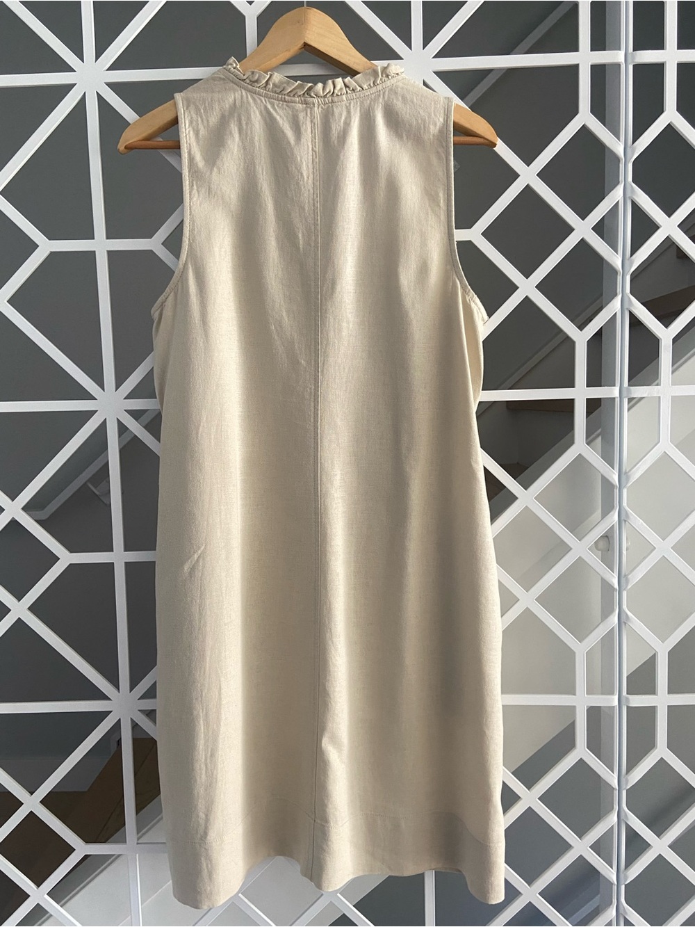 BRIGGS Beige Linen Blend Dress Medium V-Neck Sleeveless Shift Pockets - Picture 3 of 8